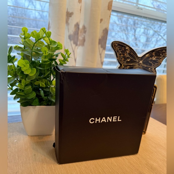 CHANEL Bath Rag Set - Picture 6 of 10